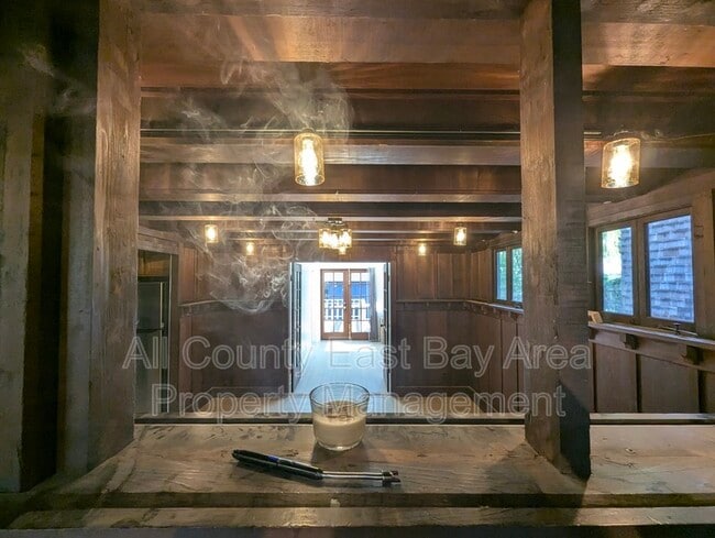 Building Photo - 1529 Josephine St