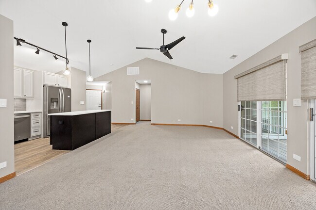 Building Photo - 5S560 Paxton Dr