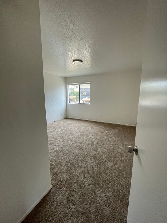 Building Photo - 6527 Sabado Tarde Rd