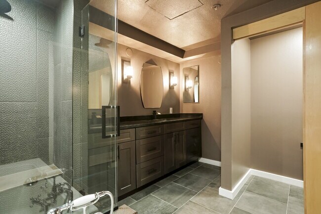 Building Photo - Large 2 Bedroom Loft in LoDo with Amazing ...