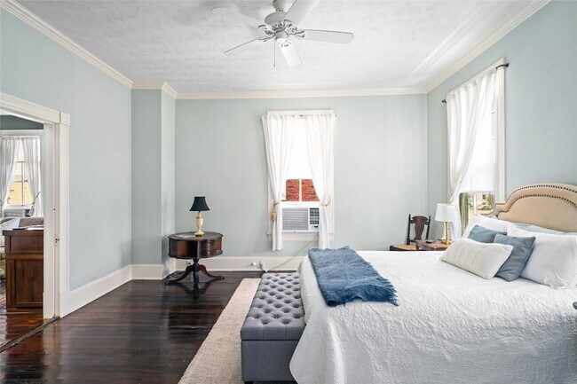 Building Photo - 1112 Broadway Avenue J