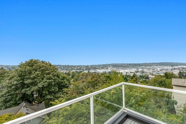 Building Photo - 4Bd/2.5Ba Seattle House