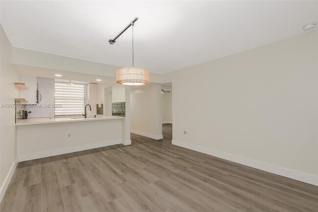 Building Photo - 1709 Whitehall Dr