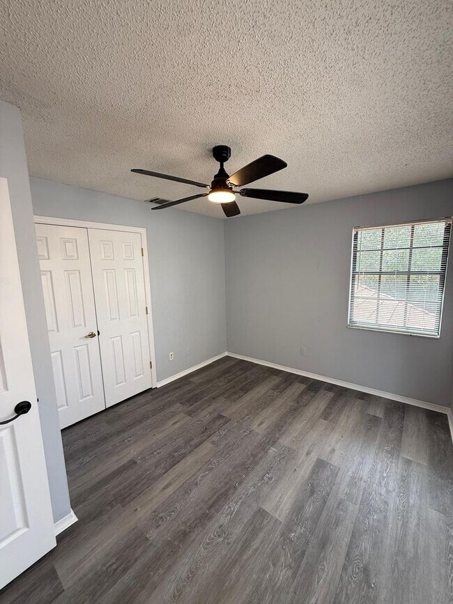 Building Photo - 1030 Knoll Wood Ct