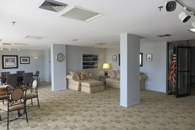 Building Photo - 5951 Wellesley Park Dr