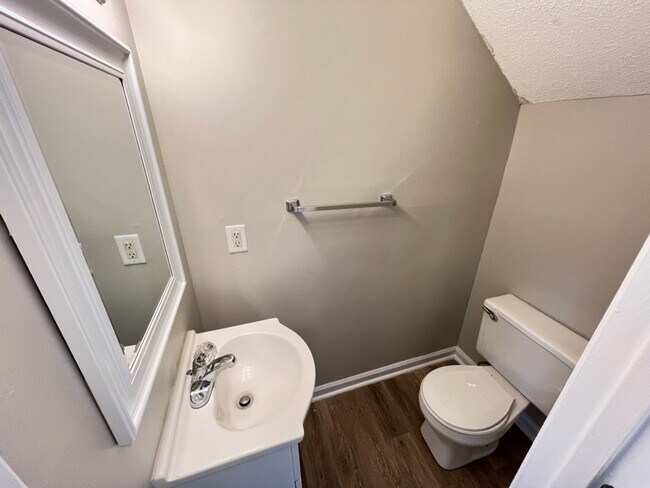 Building Photo - Updated 2 Bedroom Duplex in Durham