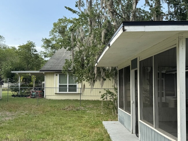 Building Photo - For Rent
