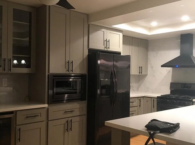 Building Photo - This stunning One-Bedroom 1.5 Bathroom Condo in Laguna Niguel