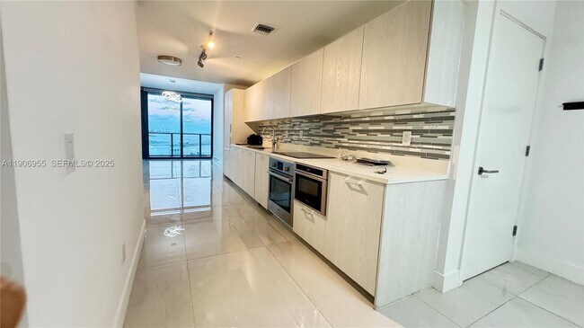 Building Photo - 501 NE 31st St