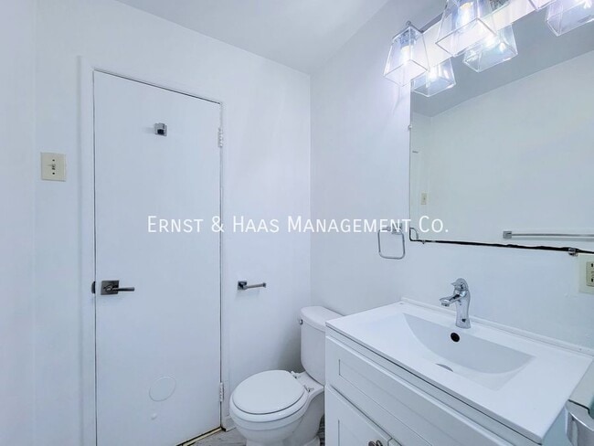 Building Photo - 244 1/2 E. 56th St.-