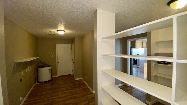 Building Photo - Beautiful Home in Established Neighborhood