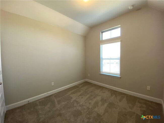 Building Photo - 1331 Hillsong St