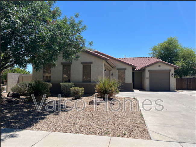 Building Photo - 1305 E Nightingale Ln