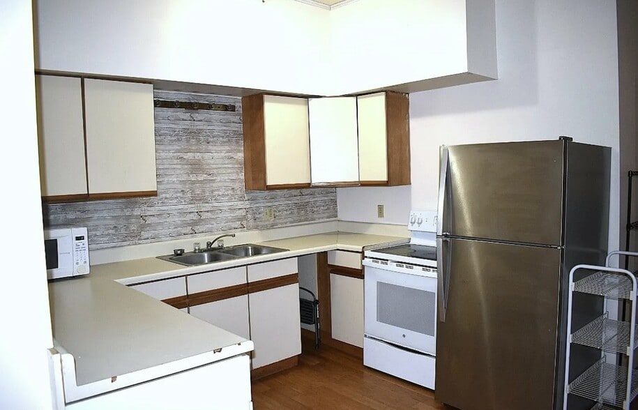 Primary Photo - 138 Court St