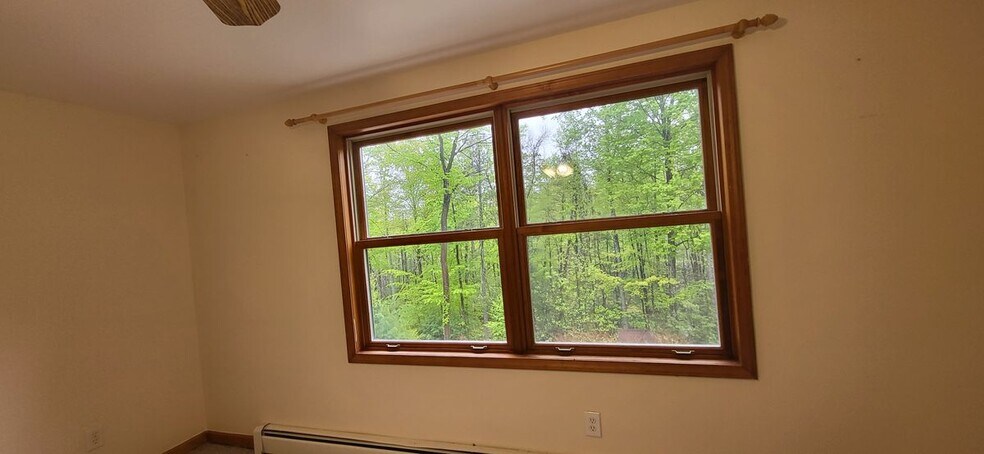 Building Photo - 45 Laurel Hollow Rd
