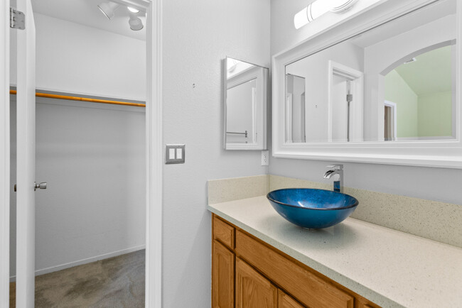 Building Photo - 8753 Redwood Grove Way