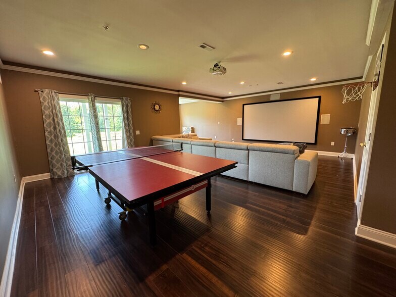 Basement - 537 Prizer Ct