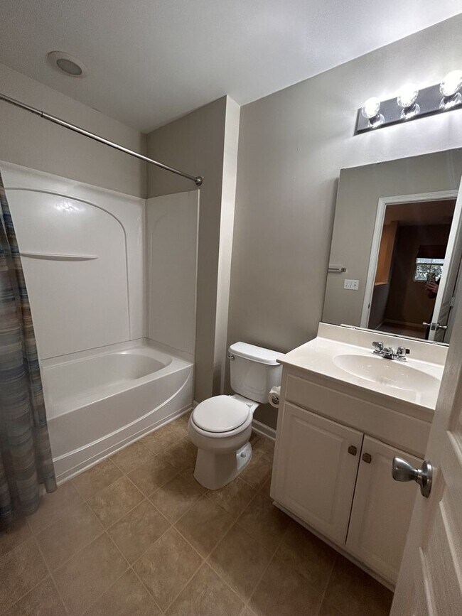 Building Photo - Amazing 3BR Townhome in The Pines at Charleston Park!