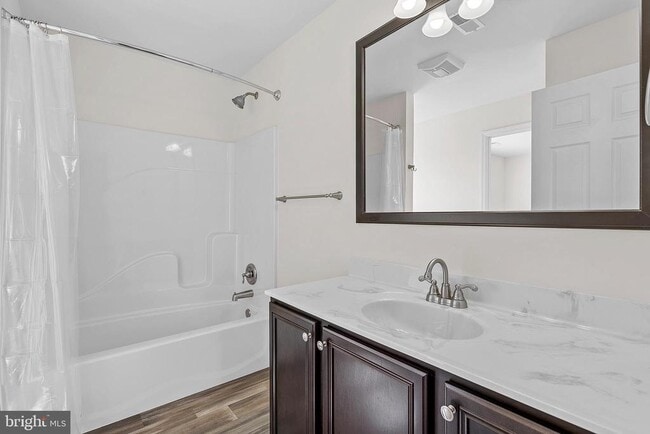 Building Photo - 100 Holiday Ct