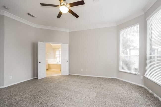 Building Photo - 16042 Belleshire Ln