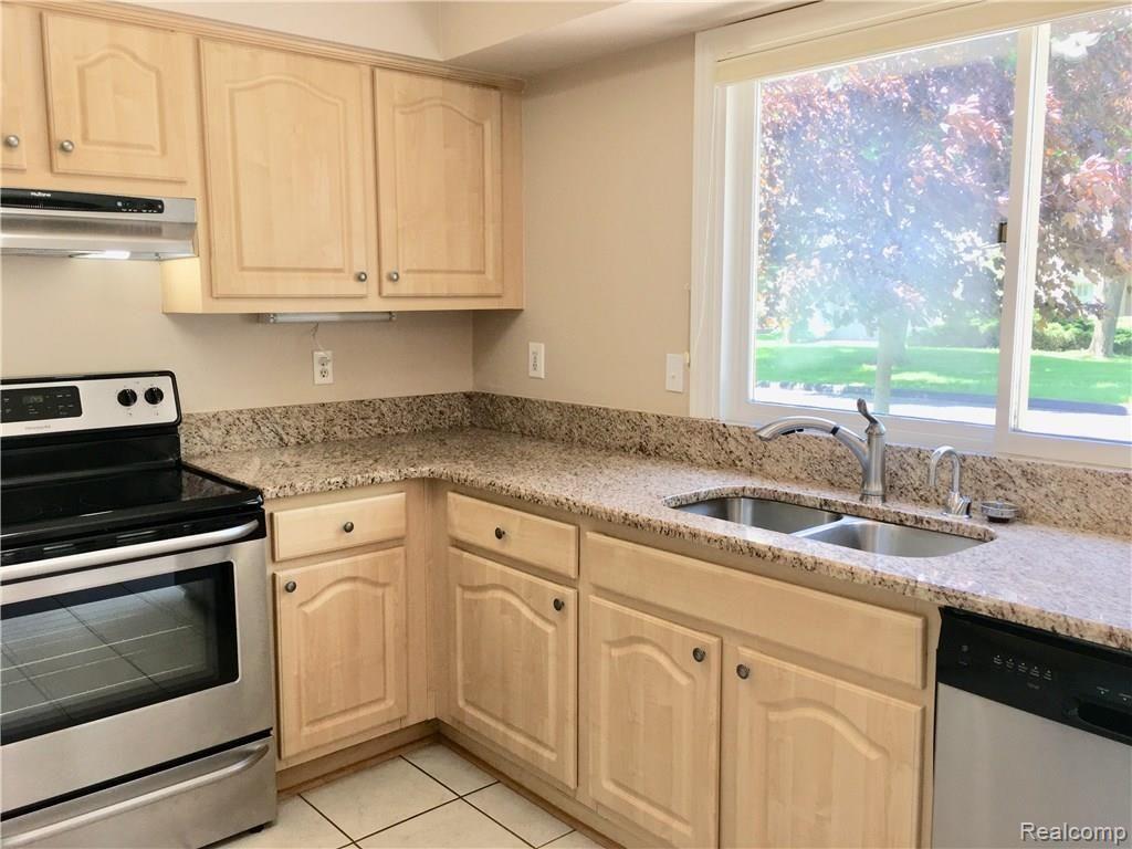 Building Photo - 1829 Golf Ridge Dr