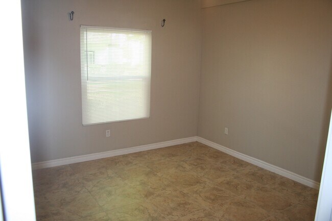 Building Photo - Great Community with all Amenities included