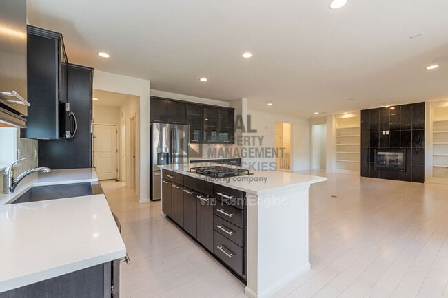 Building Photo - 5720 Big Canyon Dr