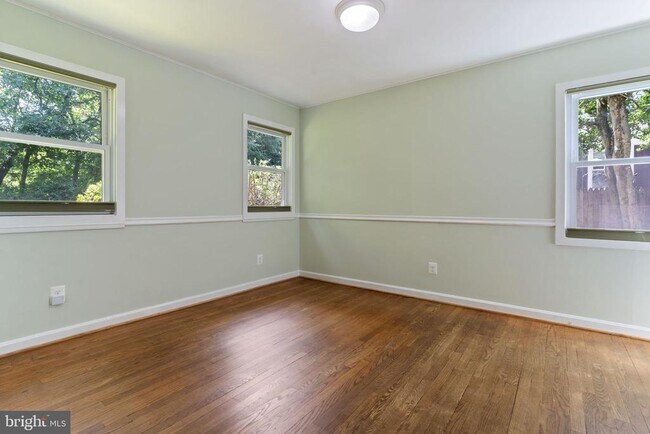 Building Photo - 2206 N Taft St