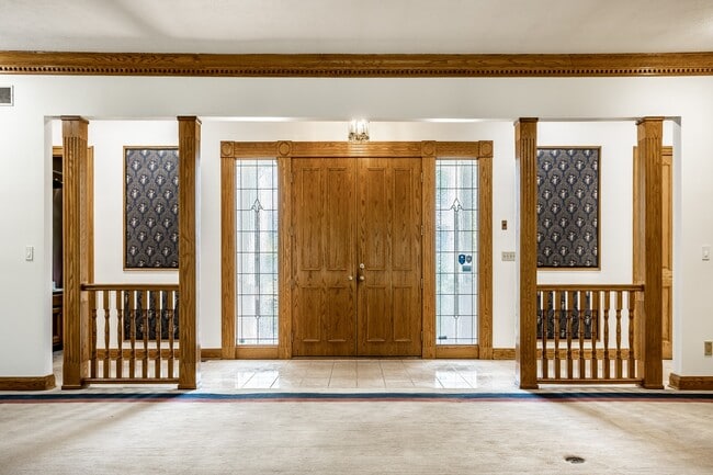 Building Photo - 9628 Summerlakes Dr