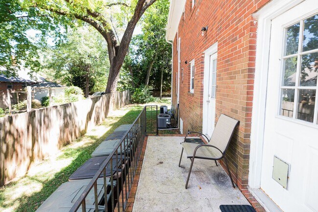 Building Photo - 315 S Mendenhall St