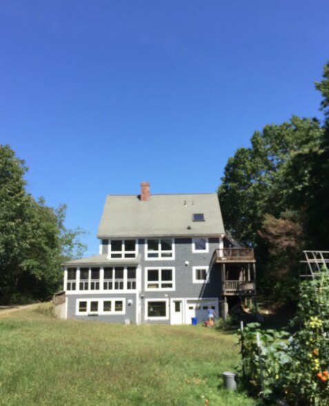 Building Photo - 352 E Hadley Rd