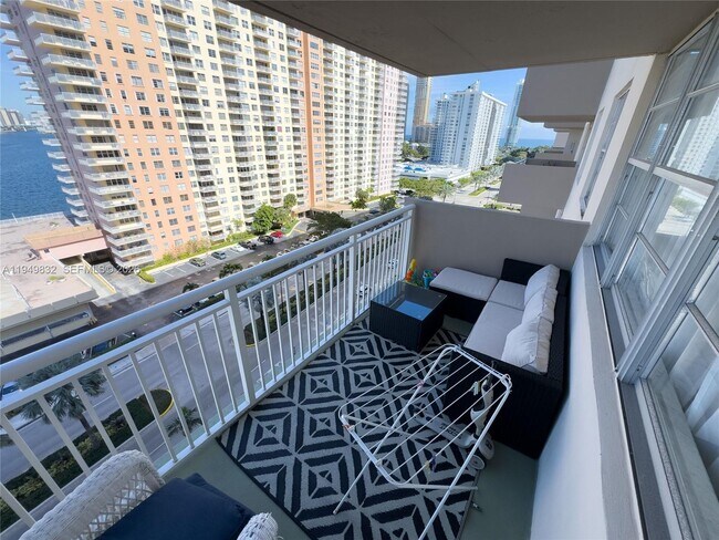 Building Photo - 250 174th St