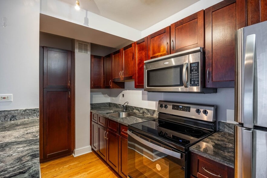 Building Photo - 4180 N Marine Dr