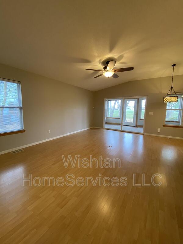 Building Photo - 1041 Hawthorn Ridge