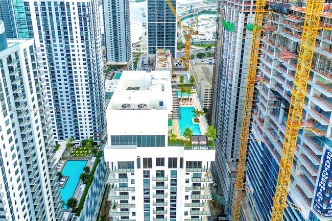 Building Photo - 11 NE 6th St