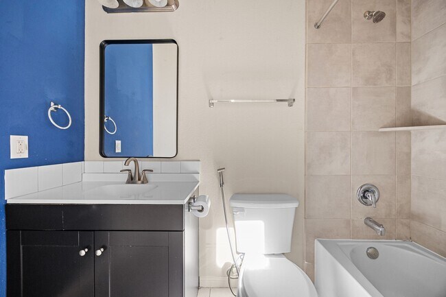 Building Photo - 7223 Pavilion Dr