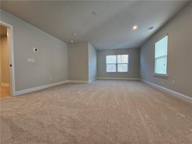 Building Photo - 5030 Sierra Creek Dr NE