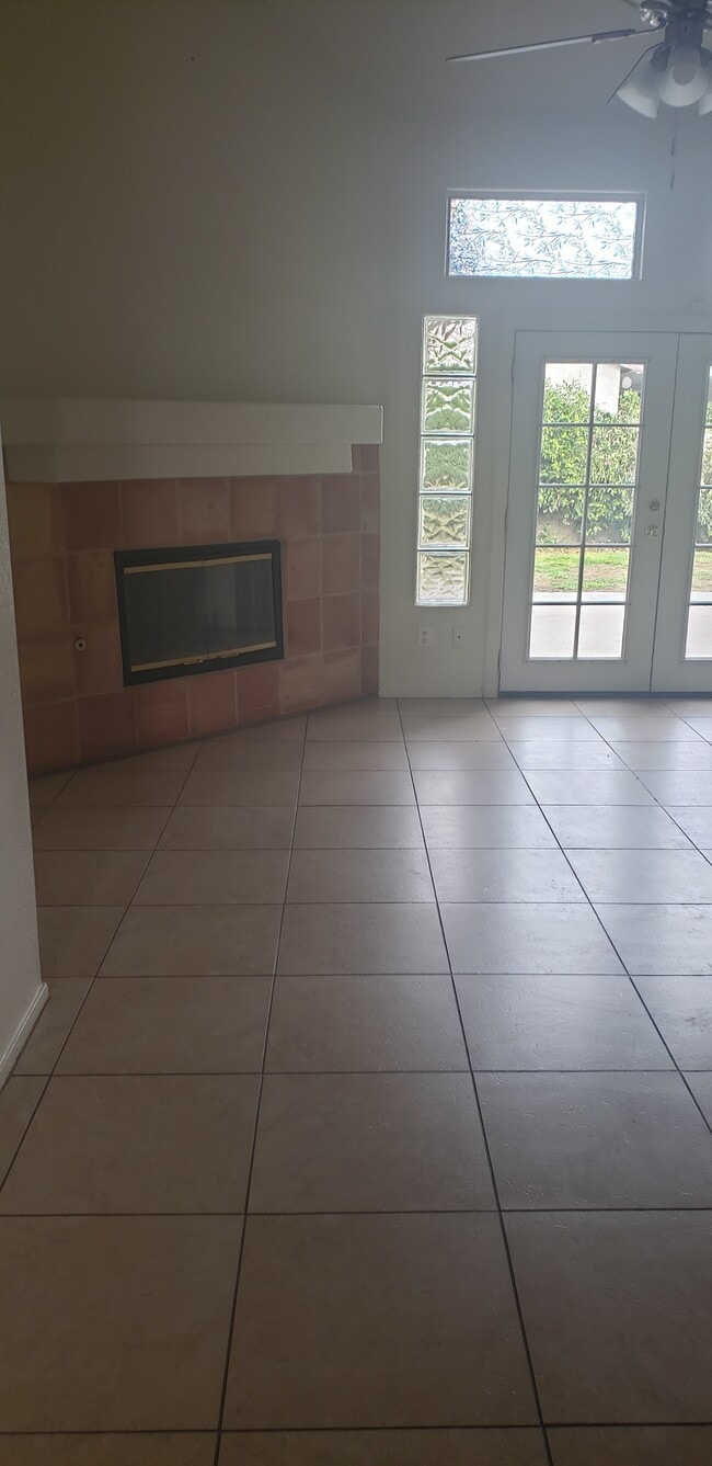 Building Photo - 10612 Sunset Canyon Dr