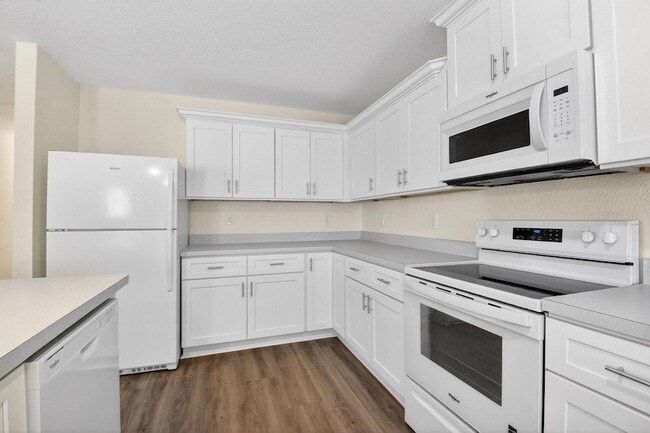 Building Photo - 857 W 3rd St