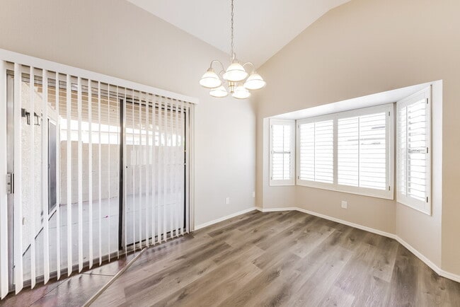 Building Photo - 8842 W Grovers Ave