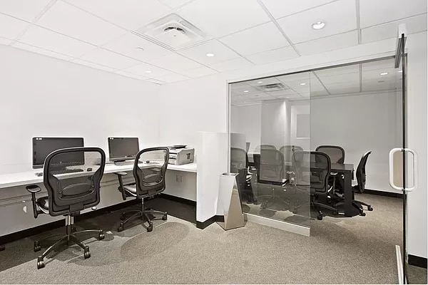 Building Photo - 634 W 42nd St