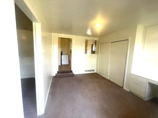 Building Photo - (2539 10th Ave Ct.)