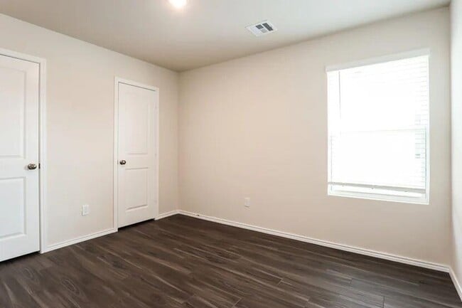 Building Photo - 2105 Crimson Lake Blvd