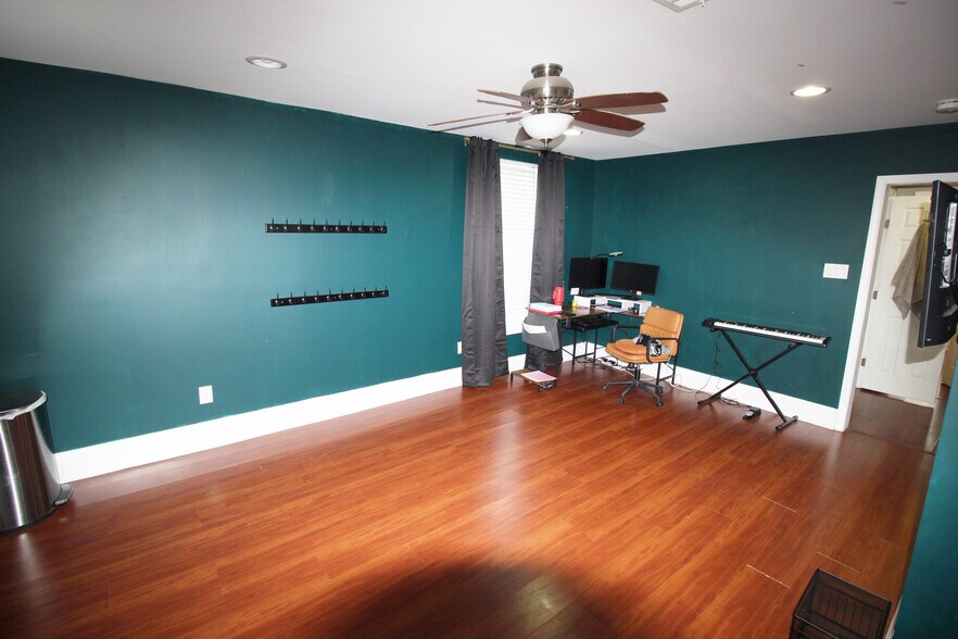 Building Photo - 3303 Toledano St