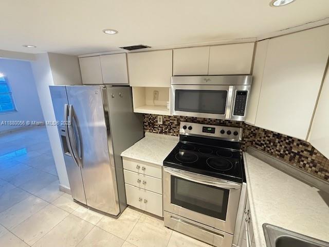 Building Photo - 500 Bayview Dr