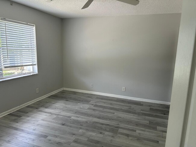 Building Photo - 6100 S Falls Cir Dr