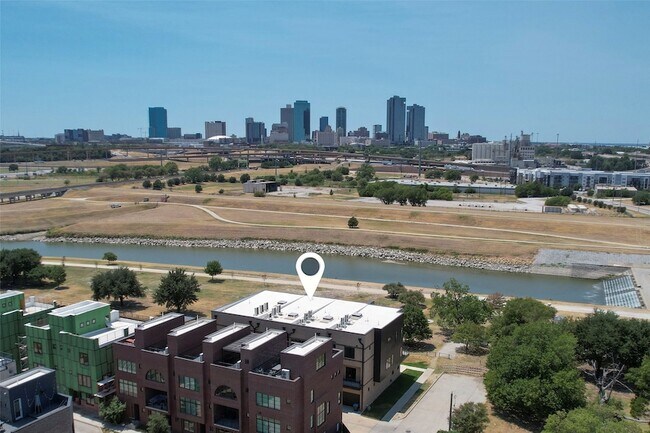Building Photo - 408 Vista Buena Trl
