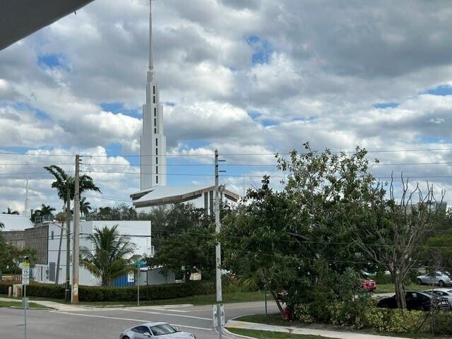 Building Photo - 2175 NE 56th St