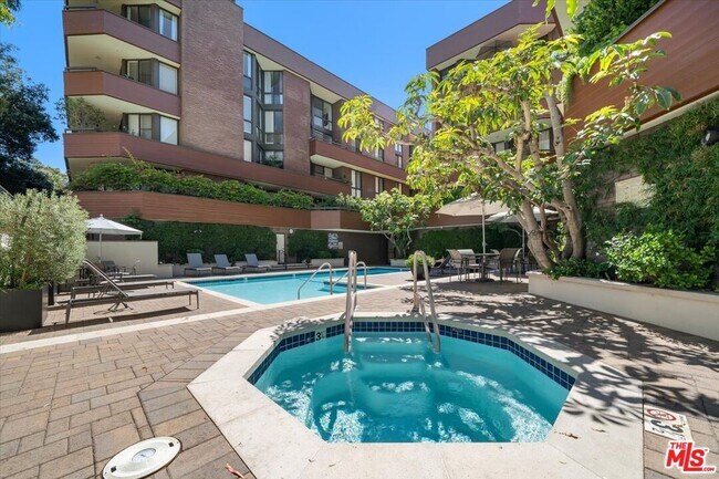 Building Photo - 300 N Swall Dr