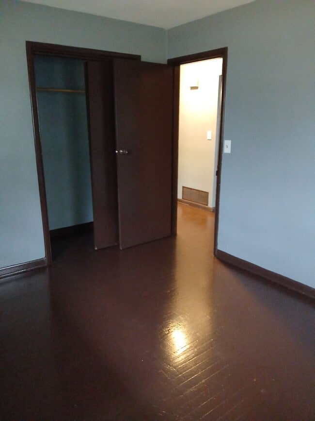 Building Photo - 1023 Irving Ave